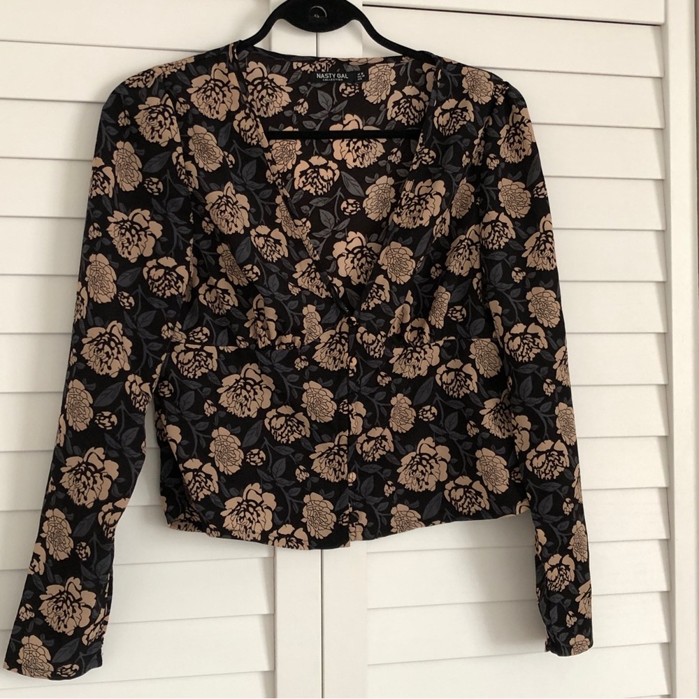 🐧2/$15 Nasty Gal Button Up Floral Long Sleeve Shirt - Picture 3 of 4